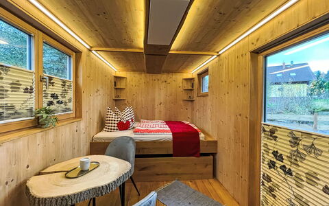 Tiny House Cottage Herbert: Legna, Pavimentazione, Interior Design, Pavimento, Soffitto, Color Legno, Latifoglie, Legname, Plank, Vernice