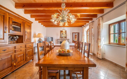Son Peroti: Mobilia, Interior Design, Pavimentazione, Legna, Soffitto, Pavimento, Lampada, Tavolo, Sala Da Pranzo, Camera