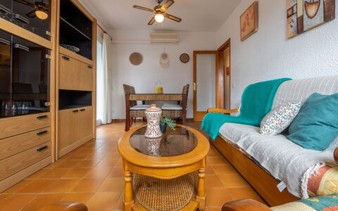 Balandro: Mobilia, Interior Design, Pavimentazione, Legna, Soffitto, Pavimento, Camera, Illuminazione, Soggiorno, Appartamento