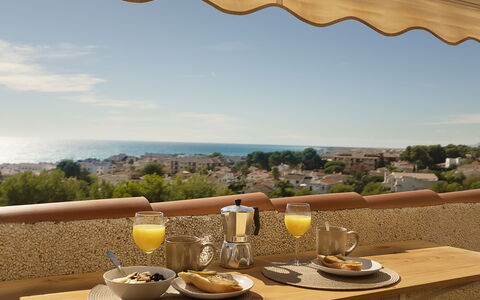 Terraza Azul - Penthouse with Sea View: Mobilia, Tavolo, Sedia, Mobili Da Esterno, Shade, Ricorrere, Biancheria, Serveware, Balcone, Eco Hotel