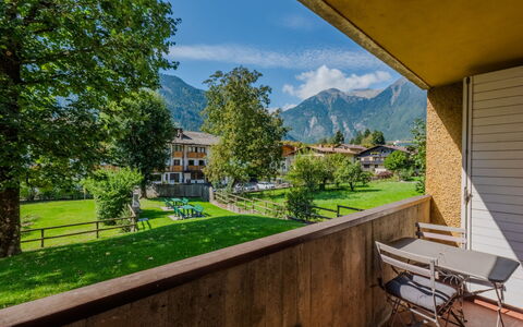Pinzolo 205: Catena Montuosa, Hill Station, Valle, Alpi, Paesino Di Montagna, Cresta, Prato, Eco Hotel, Balcone, Massiccio