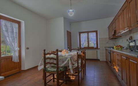 Pianaccio: Legna, Pavimentazione, Interior Design, Mobilia, Soffitto, Pavimento, Camera, Cucina & Sala Da Pranzo Tavolo, Sala Da Pranzo, Sedia