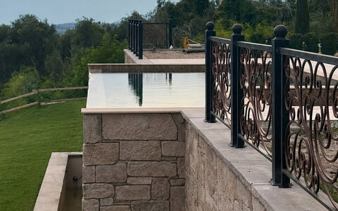 Villa Elisa: Materiale Composito, Colonna, Ferro, Corrimano, Calcestruzzo, Muro ​​Di Pietra, Balcone, Recinzione