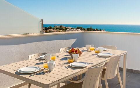 Skyhill Nerja: Mobilia, Tavolo, Mobili Da Esterno, Sedia, Pavimentazione, Cucina & Sala Da Pranzo Tavolo, Tavolo Esterno, Pavimento, Ristorante, Sala Da Pranzo