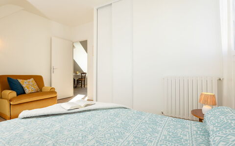 Les Ajoncs: Mobilia, Interior Design, Pavimentazione, Pavimento, Parete, Camera, Legna, Soffitto, Camera Da Letto, Letto