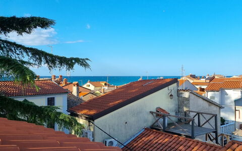 Mamma Mia: Blu, Tetto, Orizzonte, Zona Residenziale, Casa, Casa, Mare, Oceano, Balcone, Sobborgo