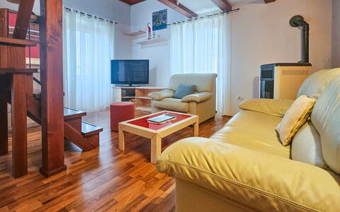 Mamma Mia: Mobilia, Interior Design, Pavimentazione, Pavimento, Pavimento In Legno, Camera, Legna, Soffitto, Divano, Soggiorno
