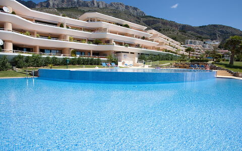 Altea 649: Acqua, Cielo, Proprietà, Costruzione, Pianta, Piscina, Azzurro, Montagna, Nube, Albero