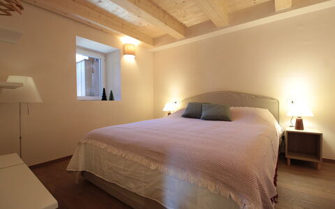Casa Tomà Mountain View Cortina: Letto, Mobilia, Interior Design, Camera Da Letto, Parete, Pavimento, Pavimentazione, Lenzuolo, Legna, Soffitto
