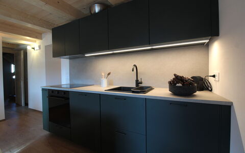 Casa Tomà Mountain View Cortina: Cucina, Controsoffitto, Interior Design, Cabinetry, Idraulico Fixture, Lavandino Della Cucina, Lavello, Mobilia, Pavimentazione, Elettrodomestico Da Cucina
