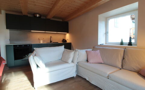 Casa Tomà Mountain View Cortina: Mobilia, Pavimentazione, Interior Design, Pavimento, Divano, Legna, Camera, Pavimento In Legno, Soggiorno, Tavolo