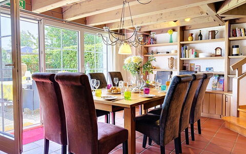 Schwarzwaldhof mit Pool & Sauna: Mobilia, Interior Design, Sedia, Pavimentazione, Tavolo, Legna, Pavimento, Sala Da Pranzo, Soffitto, Pavimento In Legno