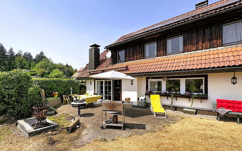Schwarzwaldhof mit Pool & Sauna: Costruzione, Finestra, Casa, Tetto, Casa, Facciata, Zona Residenziale, Villetta, Porta, Estate