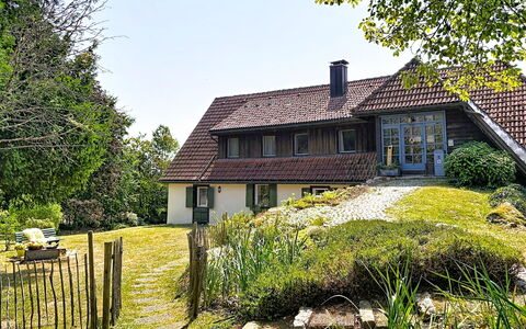 Schwarzwaldhof mit Pool & Sauna: Erba, Casa, Tetto, Arbusto, Casa, Villetta, Paesaggio, Area Rurale, Lotto