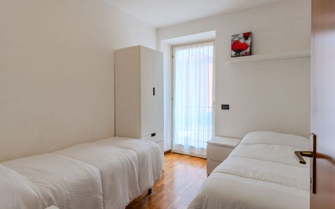 La Coccinella: Legna, Pavimento, Interior Design, Pavimentazione, Letto, Camera Da Letto, Appartamento, Camera, Soffitto, Pavimento In Legno