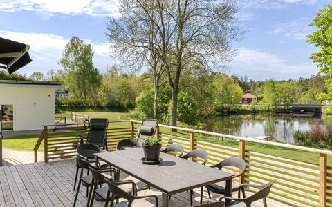Villa Anja: Mobilia, Tavolo, Mobili Da Esterno, Sedia, Tavolo Esterno, Cucina & Sala Da Pranzo Tavolo, Deck, Latifoglie, Lago, Giardino
