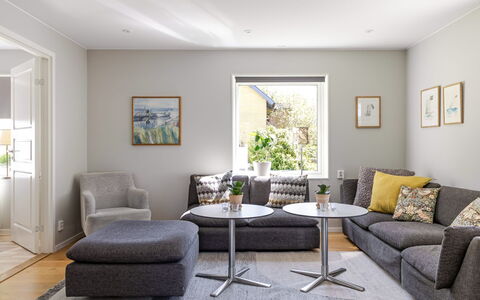 Villa Anja: Mobilia, Interior Design, Divano, Pavimentazione, Pavimento, Soggiorno, Camera, Tavolo, Tavolino Da Caffè