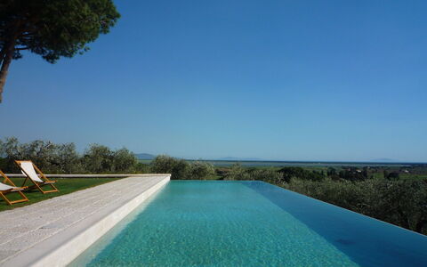 Castelprile: Blu, Piscina, Materiale Composito, Riflessione, Ombra, Reflecting Pool, Giochi D'Acqua
