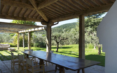 Castelprile: Legna, Colonna, Mobili Da Esterno, Mobilia, Shade, Portico, Struttura Esterna, Tavolo Esterno, Fascio, Soffitto
