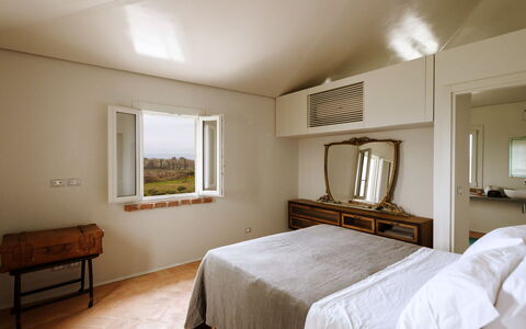 Villa Dedalo: Letto, Camera Da Letto, Parete, Interior Design, Mobilia, Legna, Lenzuolo, Soffitto, Bedding, Pavimento