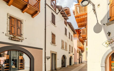 Pinzolo 5: Cittadina, Architettura, Balcone, Vicolo, Cobblestone