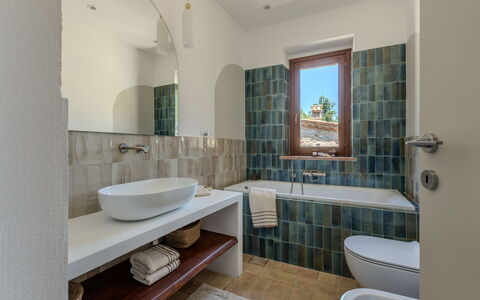 Casale Nido: Parete, Idraulico Fixture, Interior Design, Bagno, Pavimentazione, Rubinetto, Pavimento, Lavello, Lavandino Del Bagno, Soffitto