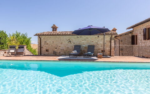 Casale Nido: Blu, Piscina, Materiale Composito, Villa, Hacienda, Cortile, Hotel