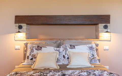 Casale Nido: Letto, Camera Da Letto, Bedding, Lenzuolo, Mobilia, Legna, Biancheria, Interior Design, Tessile, Lancia Cuscino