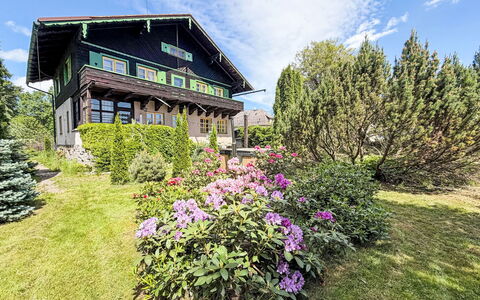 Švýcarka: Arbusto, Casa, Architettura, Casa, Villetta, Groundcover, Estate, Agriturismo, Giardino