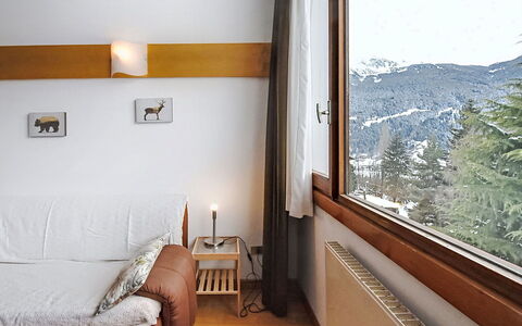 Nevada View: Interior Design, Mobilia, Camera, Pavimento, Pavimentazione, Soffitto, Cornice, Soggiorno, Sedia, Illuminazione Diurna