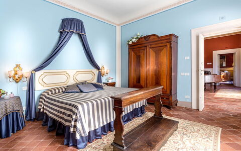 Splendida: Mobilia, Interior Design, Pavimentazione, Camera Da Letto, Legna, Pavimento, Letto, Camera, Soffitto, Illuminazione