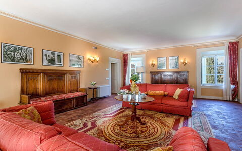 Splendida: Mobilia, Interior Design, Soffitto, Pavimentazione, Pavimento, Illuminazione, Camera, Divano, Casa, Soggiorno