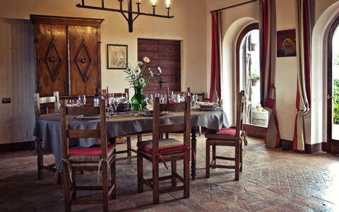 Selvamica: Mobilia, Interior Design, Tavolo, Pavimentazione, Sedia, Legna, Sala Da Pranzo, Pavimento, Cucina & Sala Da Pranzo Tavolo, Illuminazione