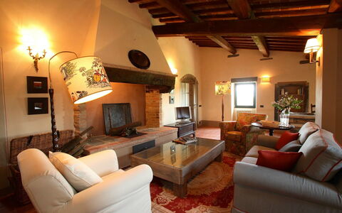 Mattei Villa: Mobilia, Interior Design, Parete, Pavimentazione, Camera, Soffitto, Divano, Pavimento, Sedia, Soggiorno