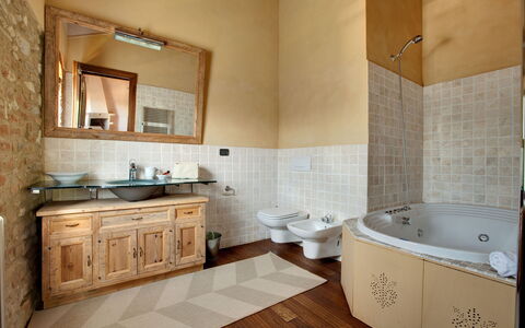 Mattei Villa: Pavimentazione, Interior Design, Idraulico Fixture, Bagno, Parete, Pavimento, Lavandino Del Bagno, Lavello, Rubinetto, Mobilia