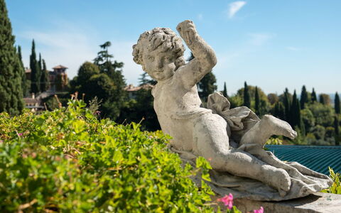 Galero: Statua, Scultura, Arbusto, Arte, Punto Di Riferimento, Monumento, Giardino, Primavera, Scultura Classica, Ornamento Da Giardino