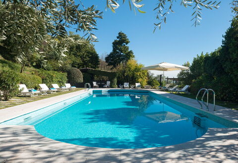 Galero: Piscina, Blu, Mobili Da Esterno, Ricorrere, Lettino, Shade, Eco Hotel, Terme, Ombrello, Landscaping