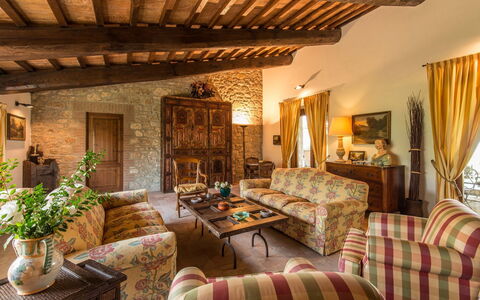 Molinazzo: Mobilia, Parete, Casa, Interior Design, Casa, Tavolo, Sedia, Pavimentazione, Soggiorno, Divano