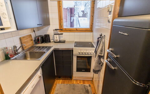 Kelokaltiokylä Mökki 58: Elettrodomestico Da Cucina, Cucina, Apparecchio Major, Controsoffitto, Cabinetry, Pavimentazione, Elettrodomestico, Legna, Cucina Stufa, Pavimento