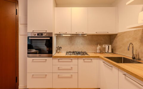 Le Busatte: Cucina, Elettrodomestico Da Cucina, Controsoffitto, Apparecchio Major, Cabinetry, Pavimentazione, Legna, Interior Design, Stufa, Mobilia
