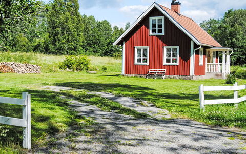 Torpet i Småland: Mobilia, Shade, Portico, Sedia, Mobili Da Esterno, Struttura Esterna, Eco Hotel, Balcone, Pergola, Deck