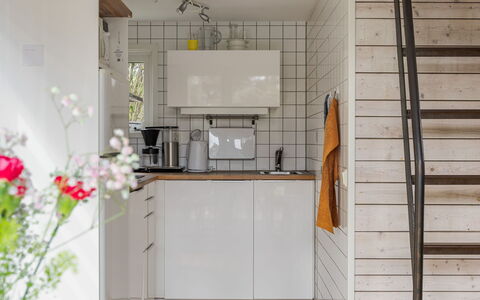Ringenäs: Cucina, Pavimentazione, Legna, Interior Design, Elettrodomestico Da Cucina, Pavimento, Mobilia, Controsoffitto, Apparecchio Major, Casa