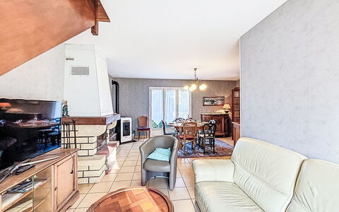 Maison Caradec: Arbusto, Giardino, Villetta, Shade, Landscaping, Cortile, Backyard, Villa, Agriturismo, Pianta Della Casa
