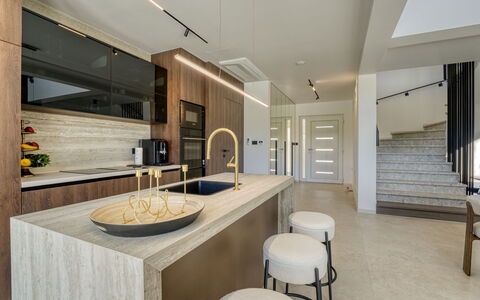 Loparia: Interior Design, Cucina, Pavimentazione, Controsoffitto, Parete, Pavimento, Legna, Mobilia, Lampada, Soffitto