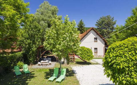 Petka: Villetta, Giardino, Shade, Prato, Cortile, Backyard, Landscaping, Mobili Da Esterno, Agriturismo, Eco Hotel