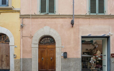 Sabine'S Apartment: Arbusto, Giardino, Villetta, Shade, Landscaping, Cortile, Backyard, Villa, Agriturismo, Pianta Della Casa