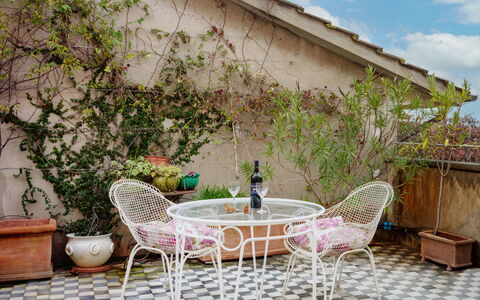 Sabine'S Apartment: Arbusto, Giardino, Villetta, Shade, Landscaping, Cortile, Backyard, Villa, Agriturismo, Pianta Della Casa