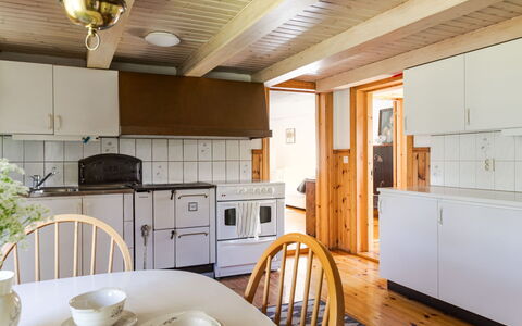 Piggsmåla: Pavimentazione, Interior Design, Pavimento, Legna, Cucina, Soffitto, Mobilia, Pavimento In Legno, Controsoffitto, Camera