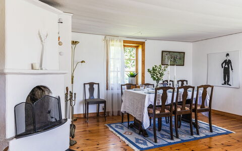 Piggsmåla: Mobilia, Pavimentazione, Interior Design, Pavimento, Legna, Pavimento In Legno, Soffitto, Illuminazione, Sedia, Sala Da Pranzo