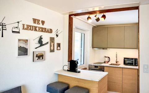 Leukerbad 780: Mobilia, Interior Design, Parete, Cucina, Legna, Controsoffitto, Pavimentazione, Soffitto, Cabinetry, Camera
